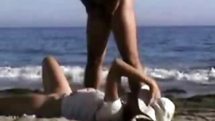 شاهزاده خانم نوجوان با استفاده از یک فیلم سکس خارجی انلاین برده لزبین